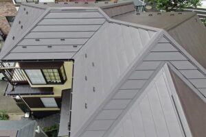 横浜市港南区で葺き替え工事による屋根修理